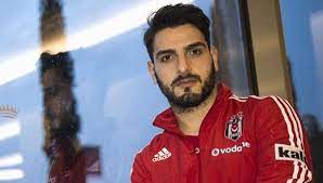 Sumudica'ya yüz kere anlattık, yine de her maç sarı kart görüyordu. Besiktas Ta Gunay Guvenc Imzayi Atti Gidiyor Spor Haberleri
