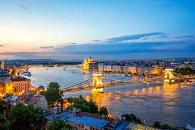 For me, i immediately got the vibe in buda. Ungarn Budapest Blick Von Buda Nach Pest Parlamentsgebaude Und Kettenbrucke Am Abend Puf00871 Pure Passion Photography