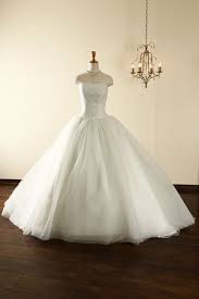 永遠の妖精 オードリー ヘップバーンにインスパイアされたクラシカルなウェディングドレスがすごい naver まとめ wedding dresses dresses flower girl dresses