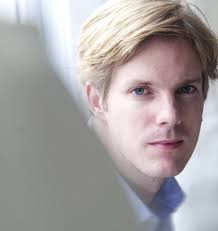 Jeroen van Merwijk vindt kunst onzin De Joop Zoetemelk onder de steden  Tassen, muziek, schilderijen en poëzie