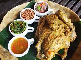 Makanan tradisional yang terbuat dari bahan utama seafood ini merupakan makanan hasil laut yang diolah dan dibungkus dengan daun pisang. 31 Makanan Khas Daerah Di Indonesia Dengan Cita Rasa Otentik Lifestyle Liputan6 Com