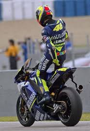 Valentino Rossi Reuters Vale Does His Every Time He Leaves The Pit Lane To Go Out On Track It Is Part Of His Ritual Pembalap Jaket