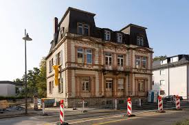 „der hochtaunuskreis besitzt seit heute ein nachschlagewerk, das es den bürgerinnen und bürgern ermöglicht, etwas über die geschichte und bedeutung der denkmalgeschützten bauwerke und schätze des kreises zu erfahren. Villa In Bad Homburg Mit Verbindungen Zum Holocaust