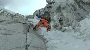 Climbers will usually approach baruntse from the south and climb mera peak to acclimatise. N1pfecnc2e Slm