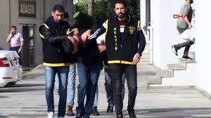 Kız arkadaşıyla görüntülü konuşmak için telefon gasp etti