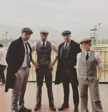 By bbc, peaky blinders is a british crime drama show that follows a gangster family in the 1920s. Legend So Kristen Bell S Peaky Blinders Costume Is Incredible Shemazing