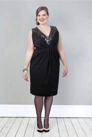Se lo sottolinei, si assottiglia automaticamente anche l'intera silhouette. Abiti Per Le Curvy Anna Scholz Vestito Nero Con Paillettes Vestiti Taglie Forti Abiti Stile Di Moda