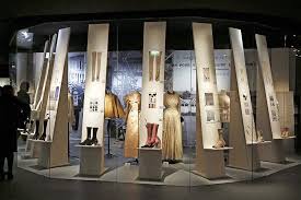 Fashion Museums To Visit Around The World Museum Fashion Museum Interior Museum Exhibition Design