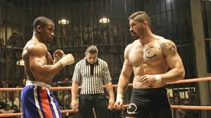 Mpaka leo siamini Undisputed II: Last Man Standing, Michael Jai White  alimpiga Scott Adkins na kumvunja mguu 😅hili pambano inabidi walirudie  tena maana movie ilitakiwa kuisha halafu Jai alitakiwa kutoka gerezani.  Pambano