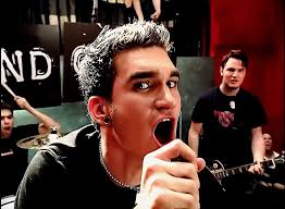 El 20 de marzo de 2002, Linkin Park publicó "Pts.Of.Athrty", single  principal de su álbum Reanimation. • Fue el primer sencillo de remezcla  lanzado oficialmente por la banda y era la