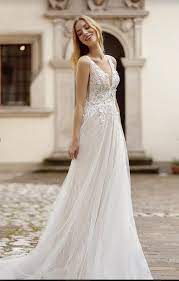 Mai 2021 um 17:07 uhr Isn T She Lovely Straight Wedding Dresses Stunning Wedding Dresses Wedding Dresses