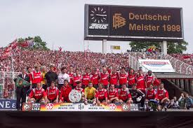Kaiserslautern fanartikel und mehr bestellen! Die Schonsten Hasslichsten Und Legendarsten Fck Trikots Der Betze Brennt