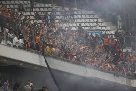 Get the latest news, video and statistics from the uefa europa league; Cbs Sports Golazo On Twitter Marseille Vs Galatasaray Was Briefly Stopped Because Both Set Of Fans Were Throwing Flares At Each Other Https T Co Khpngrx8wd Twitter