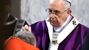 Pope walks in Ash Wednesday procession between Rome churches