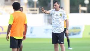 فابيو كاريلي يطالب إدارة الاتحاد بالتعاقد مع البرازيلي جوستافو سكاربا العام الماضي كان الأفضل لسكاربا بمشاركته في 47 مباراة سجل خلالها 13 هدفًا وصنع 7 وكان هدّافًا للفريق في هذا الموسم إلى جانب دودو. Ø¥Ø¯Ø§Ø±Ø© Ø§Ù„Ø§ØªØ­Ø§Ø¯ ØªØ³ØªÙ‚Ø± Ø¹Ù„Ù‰ Ù…ØµÙŠØ± ÙØ§Ø¨ÙŠÙˆ ÙƒØ§Ø±ÙŠÙ„ÙŠ Ù…Ø¹ Ø§Ù„ÙØ±ÙŠÙ‚ Ø§Ù„Ø£ÙˆÙ„ ØµØ­Ø§ÙØ© Ø§Ù„Ø¬Ø¯ÙŠØ¯ Ø±ÙŠØ§Ø¶Ø©