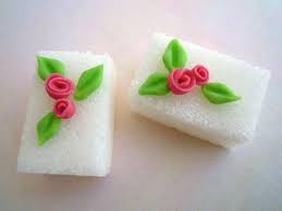 Le decorazioni sono fatte su zollette di zucchero eridania. Zollette Di Zucchero Decorati In Pasta Di Zucchero Cake Design Su Misshobby