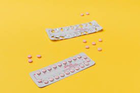 Toutefois, si le dosage entre la progestérone et l'œstrogène est mal équilibré, on peut prendre un petit peu de poids en début du traitement. 7 Mythes Sur Le Traitement Hormonal De La Menopause La Menopause