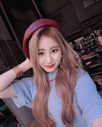 Tak banyak yang tahu jika ternyata member izone ini bersaudara dengan member grup lain yang tak kalah terkenal, chaeryeong itzy. On Twitter This Izone Lee Chaeyeon With This Itzy Lee Chaeryeong