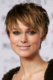 Kurze Haare Nach Hinten Stylen Frauen Frisuren Kurze Haare Rundes Gesicht Frisuren Rundes Gesicht Feine Frisuren