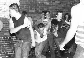 Jon stewart ретвитнул(а) mas devour. Update This Is Not The Daily Show S Jon Stewart Moshing At A 1982 Dead Kennedys Show