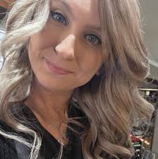 Pam's role as a resident advisor in art school