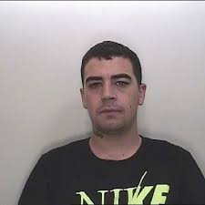 Drunk stole booze and threatened to bottle store detective