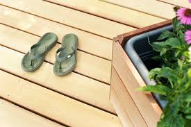 Bei uns findest du alles für deinen garten und dein zuhause. Holz Terrassen Oder Wpc Holz Im Garten Store Fur Holzzaun Und Terrasse