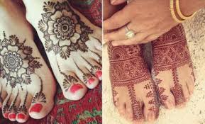 Henna simple dan cantik dengan jumlah model maupun motif beragam, seperti motif henna bunga yang paling sering dipakai untuk penghias kaki maupun tangan anda. Top 50 Foot Henna Designs Stayglam