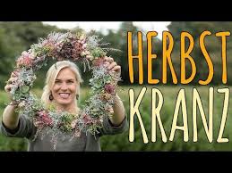 Diy Herbstdeko Kleine Igelchen Aus Naturmaterialien Basteln Mit Kindern Just Deko Youtube Herbstkranz Herbstdeko Naturmaterialien