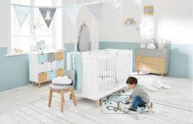 Il n'y a pas vraiment d'explication pourquoi on accorde le rose aux filles et le bleu aux garçons. Deco Astuces Pour Agrandir Une Chambre D Enfant