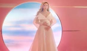 Parents at her kids' school, however, are not fans. Katy Perry Pregnant Singer Reveals She Is Expecting First Child With Husband Bloom Celebrity News Showbiz Tv Express Co Uk