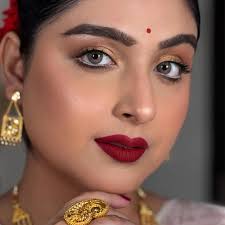 Sunset Brown: the perfect chestnut brown lenses 🌰⁠ ⁠ With a hazel inner  tone, this lens will create the perfect blend with your natural eye colour  👀⁠ ⁠ 🌟 Three tones to