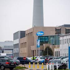 Pfizer is the world's premier biopharmaceutical company engaging in the business of discovering at pfizer, we apply science and our global resources to bring therapies to people that can help extend. Pfizer And Biontech S Vaccine Poses Global Logistics Challenge Pharmaceuticals Industry The Guardian