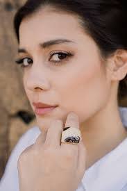 Kelly Seifried's Instagram, Twitter & Facebook