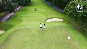 Betapa tidak, di halaman belakangnya saja terdapat sebuah lapangan golf pribadi dan masjid. Melihat Betapa Megahnya Kediaman Ovi Dian Ada Lapangan Golf Dan Masjid Kumparan Com
