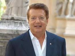Alto e bello come la madre, vive a roma a differenza della sorella vittoria, che non ha mai lasciato miami se non per qualche giorno, il giovane cecchi gori ha preferito rimanere nel bel paese per stare il più. Vittorio Cecchi Gori Nella Casa Del Grande Fratello Vip Video Gossip Calciomercato Com