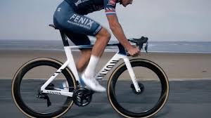 Mathieu van der poel's broken canyon aeroad bar could have been caused by collision with car, claims his father canyon says bikes with the cp0018 and cp0015 handlebars should not be ridden while it investigates the cause of the failure; Aeroad Pure Speed Youtube
