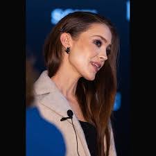 Ruth Ross's Instagram, Twitter & Facebook