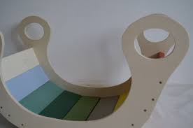 Eine Regenbogenwippe Bauen Diy Von Schwesternliebe Wir Wippe Baby Diy Kinder