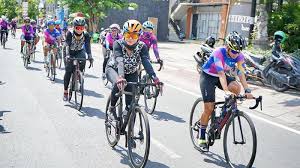 Yang terpenting saya datang ke sini adalah untuk mengingat dan menghormati jutaan nyawa yang hilang akibat perang dunia ii, papar obama. Kampanyekan Pariwisata Bali 6 Pesepeda Perempuan Tempuh Jarak 1 281 Km Dari Jakarta Menuju Bali Tribun Bali