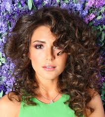 Created with a blunt cut and many layers helps keep this style easy for morning routines. 11 Best Alcohol Free Hair Gels For Flawless Styling