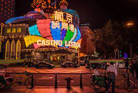 Casino Lisboa | Backpack Me