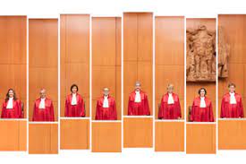 In dem regelwerk verpflichten sich die verfassungsrichter, ihr amt unabhängig, überparteilich, diskret und. Bundesverfassungsgericht Justices