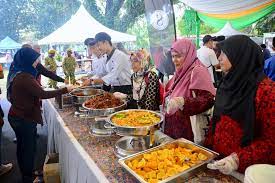 Haji raya haji as it is known in malaysia, is known by many names worldwide among the muslim community but one of the most common and internationally known. Colourful Malaysia Hari Raya Aidilfitri 2019