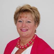 Amanda Waltz's Instagram, Twitter & Facebook