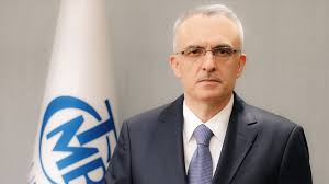 Merkez bankası (tcmb) başkanı murat uysal'ın yerine atanan eski maliye bakanı naci ağbal ilk açıklamasını yaptı. A6efgypiwsuukm