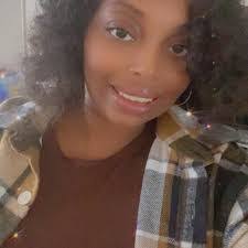 Janet Presley's Instagram, Twitter & Facebook