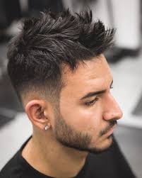 Sélection de coupes spéciales pour vous messieurs. Faux Le Jusqu 39 A Ce Que Vous Le Fassiez Les 40 Coupes De Cheveux Faux Hawk Les Plus Chaud Coiffure Homme Coiffure Homme Ete Coupe De Cheveux