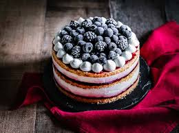 Alta, morbida, profumata, senza burro e olio, la torta al mascarpone senza burro è una ricetta dolce facilissima da preparare, non servono sbattitori o planetarie ma l'impasto si mescola in una ciotola e con una frusta a mano oppure con un cucchiaio, un dolce con la marmellata buono e genuino, perfetto per la colazione e la. Ricetta Torta Con Mousse Al Mascarpone E Confettura Di Mirtilli E Van Dolcidee