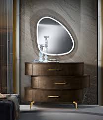 I più importanti in questa stanza sono i mobili per camera da letto tra cui nella camera da letto non possono mancare anche gli altri mobili come comodini, cassettoni e armadi scorrevoli. Tufano Arredamenti Camera Incanto Luxury